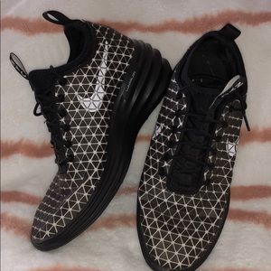 Nike NYC Lunarlon tennis shoes